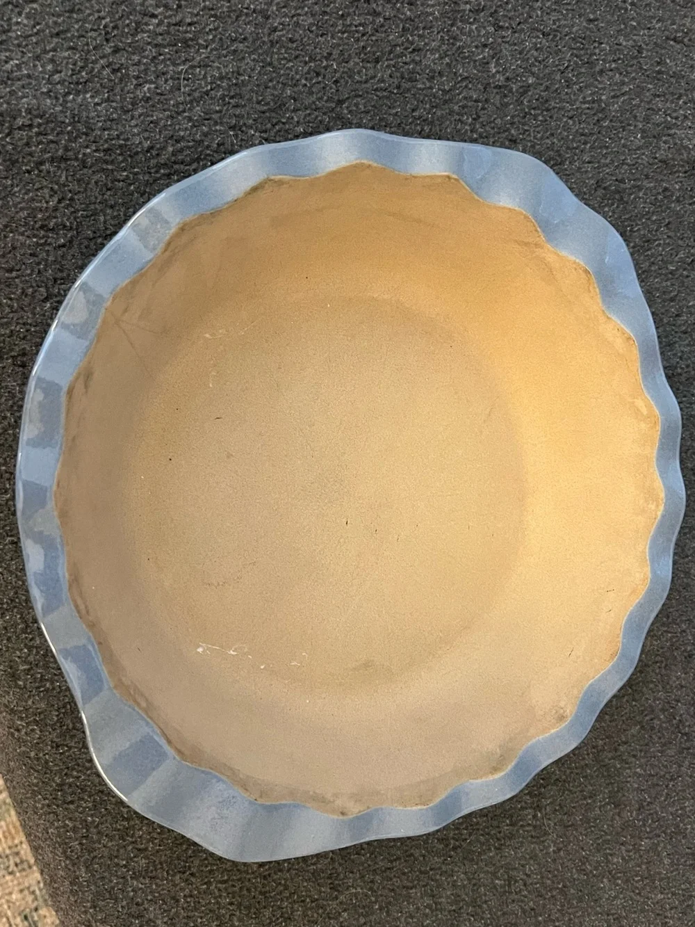 Pampered Chef 9” round blue glazed pie bakeware with ruffle edges